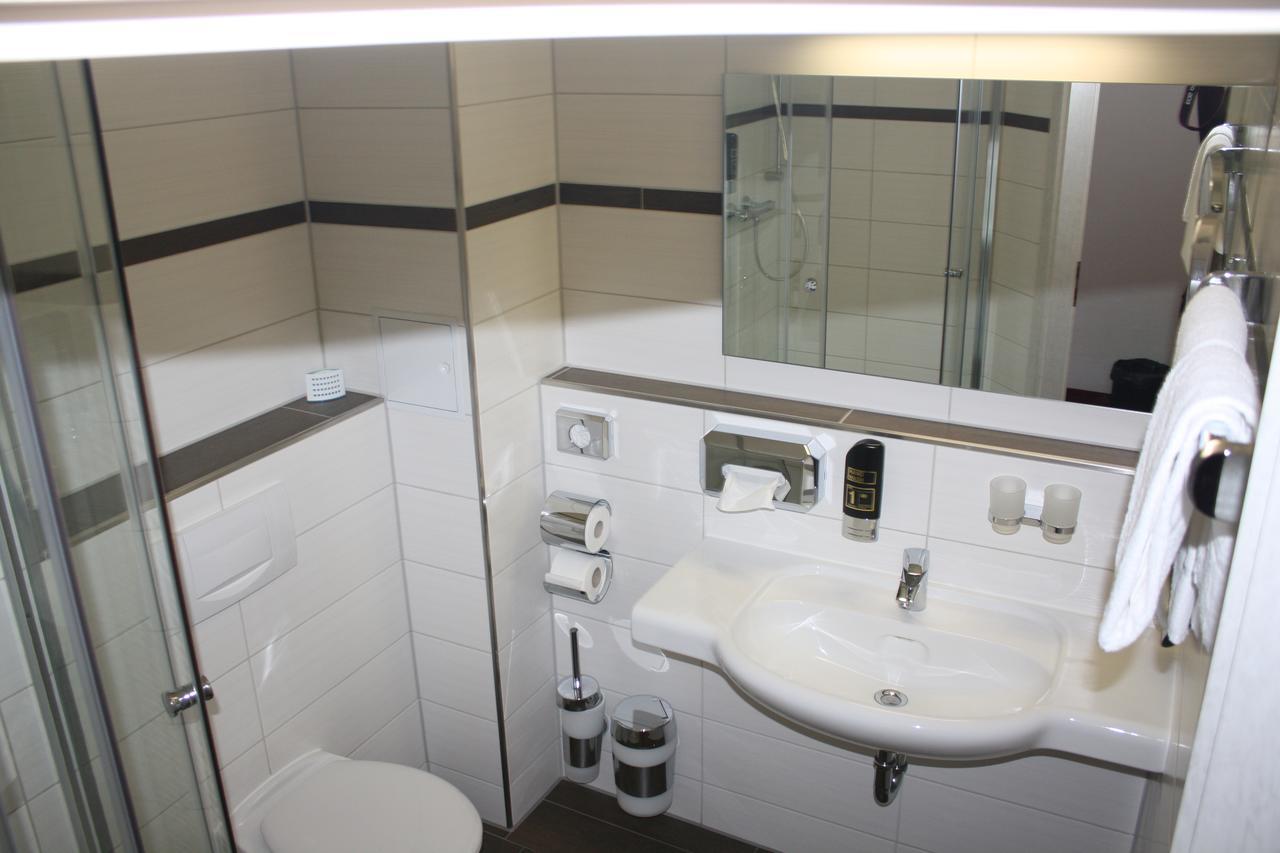 Single Room,636137076:JPEG